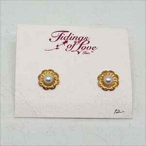 Vintage Tidings of Love By Jane Davis Gold Tone Earrings with Faux Pearl Middle